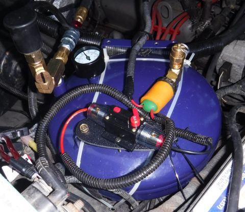 1992 Ford Bronco - Mounting plate added for the circuit breaker, excess wiring tidied up, fittings cinched up tighter ... still an itsy bitsy leak somewhere l…