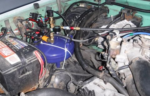 1992 Ford Bronco - Wide view of the tank install, to get a better sense of the space it fits in.