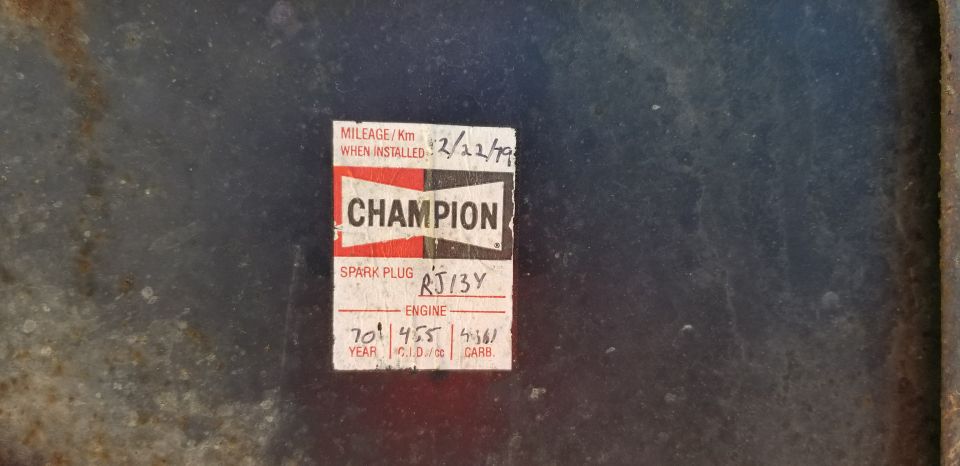 Champion spark plug sticker with installation date 12/22/79 and model RJ13Y