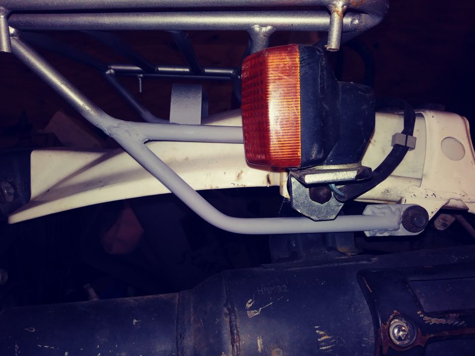 Modified XR650L rear luggage rack on the XL600R. Pretty solid and now protects the turn lamps much better.