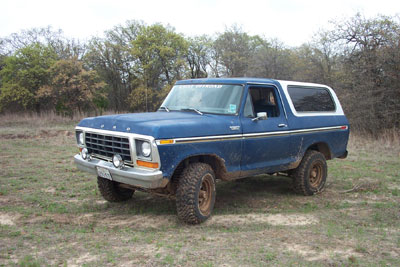 1978 Ford Bronco - Taking a little break and watching some friends climb a hill
