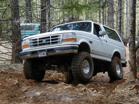 1996 Ford Bronco - Going up Firebreak 5 with open diffs. (4/20/2002)