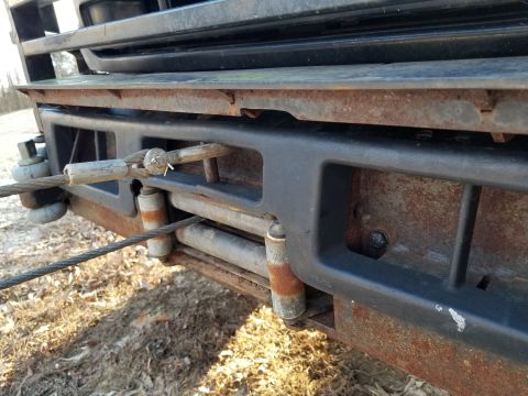 1983 Ford Bronco - I started to worry that the hook might rip the center bar out, or slip out of the cable eye, but everything looks OK here.