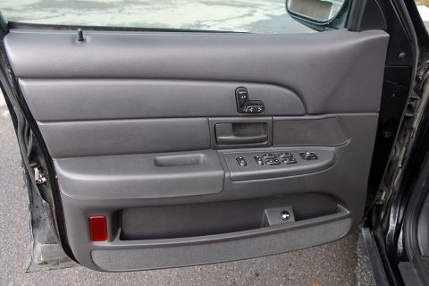 2005 Ford Crown Victoria photo