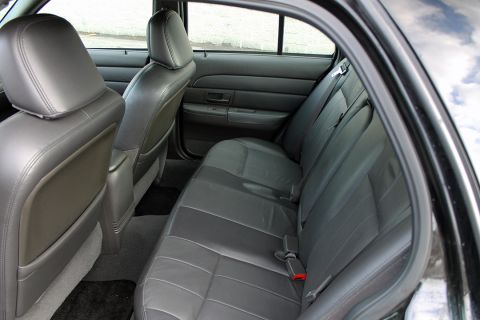 2005 Ford Crown Victoria photo