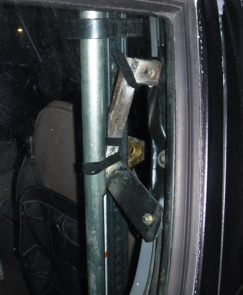 1992 Ford Bronco - Outside view of the Hi-Lift mount.