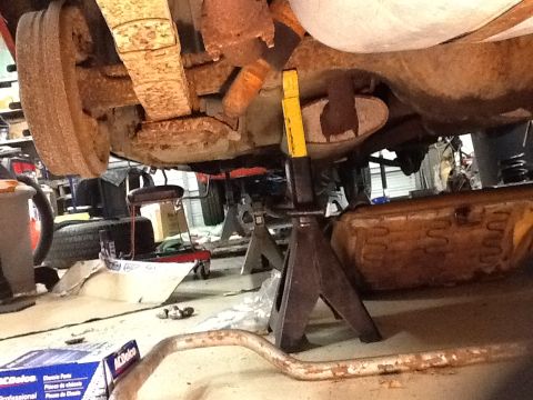 1972 Ford Mustang - Old air shock is still holding air!