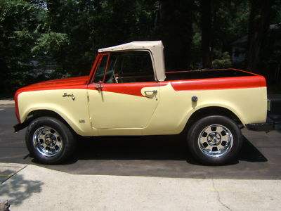 1991 Ford Bronco - This two-tone International Scout II features a removable white soft top and a red bed.