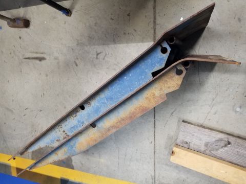 2004 Land Rover Land Rover - The ramps were bent years before I got the lift, and I decided to fix them today. I used the lift (with a truck on it) to bend them down; t…