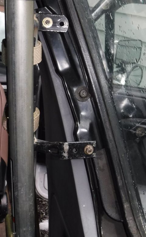 1992 Ford Bronco - v2 bracket mounted.