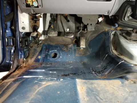 1995 Ford F-150 - It had been parked for a few months on rural property, so job 1 was to remove the rat nests. I took out all the interior except the dash, a…