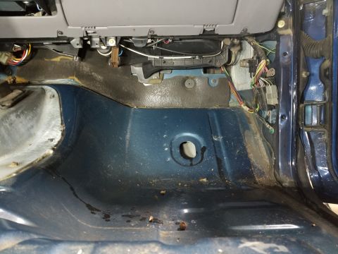 1995 Ford F-150 - It had been parked for a few months on rural property, so job 1 was to remove the rat nests. I took out all the interior except the dash, a…