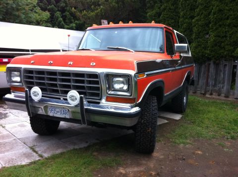1978 Ford Bronco - This 1978 Ford Bronco features a two-tone paint scheme and auxiliary Hella driving lights on the front bumper.