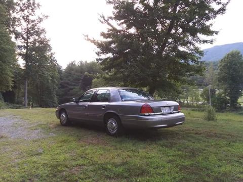 2000 Ford Crown Victoria photo