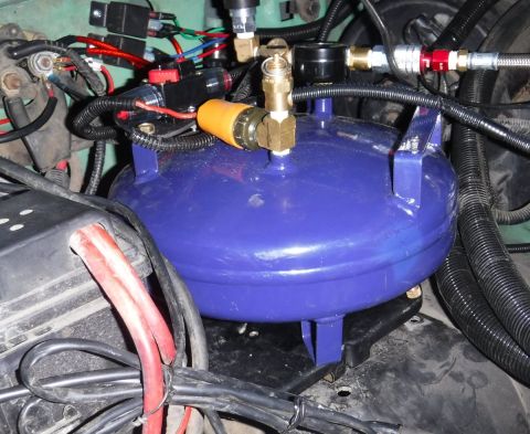 1992 Ford Bronco - Tank remounted on fender tray, no more unsightly zip ties!