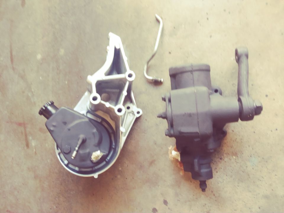 Power steering pump assembly and steering gear box with pitman arm
