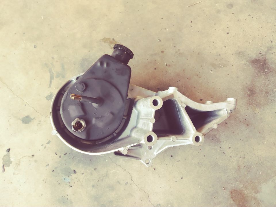 Power steering pump assembly with bracket on concrete