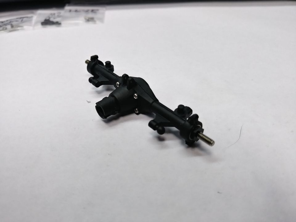All assembled and ready for modification to be installed. This is set up for a 3 link coil spring car. As the maker hasn't made any for a leaf spring setup yet, I'll have to modify this for leaves.