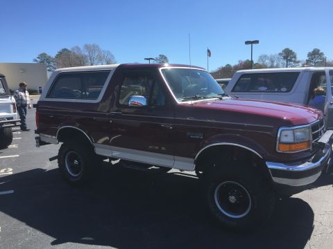 1979 Ford Bronco - This is a 1992 Ford Bronco, not a 1979 model as claimed.