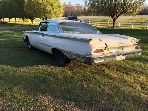 1960 Ford Starliner - Rear view of a 1960 Ford Starliner, showing its distinctive tail fins and chrome bumper.