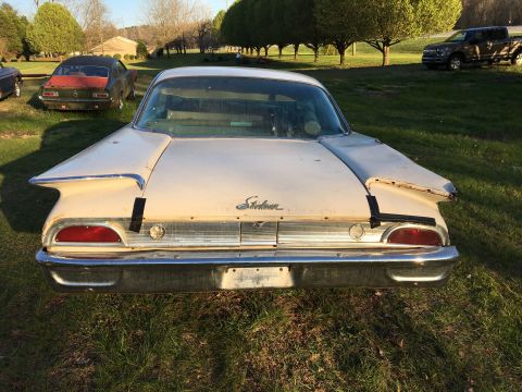 1960 Ford Starliner - Rear view of a 1960 Ford Starliner, showing its distinctive tail fins and taillights.