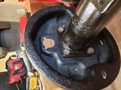 1996 Ford F-250 - Aaaaand that is what Por15 looks like when you rush it. Eh, it is the backing plate so I am not that worried about it. I do like the flat f…