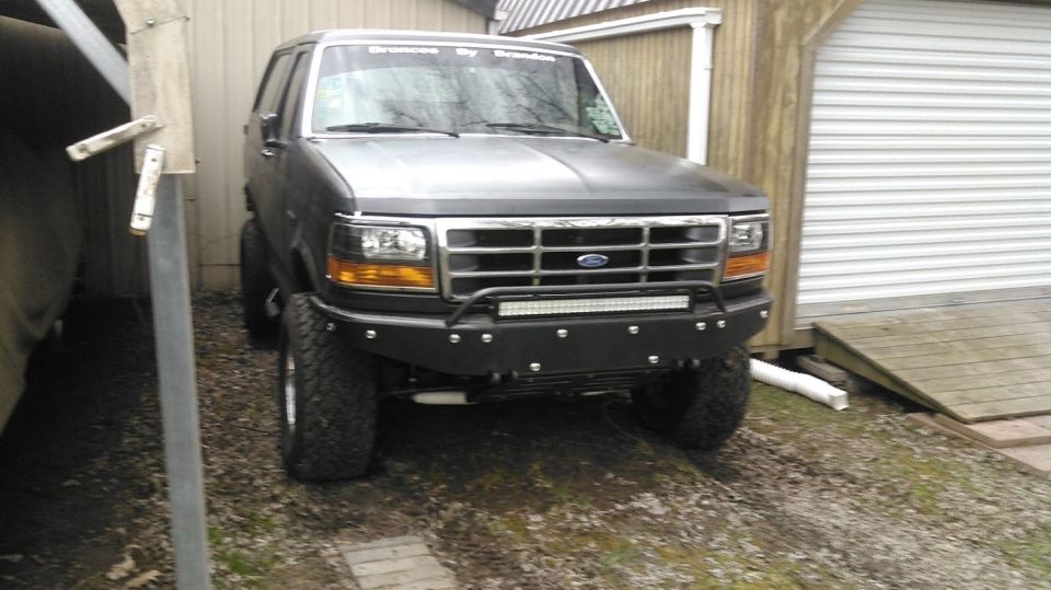 1992 Ford Bronco front view with aftermarket bumper and light bar