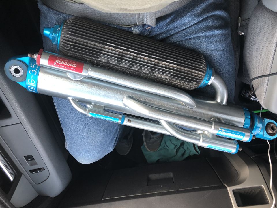 King 3.5 shocks with reservoir and black finned body