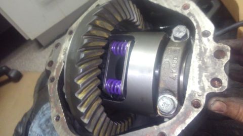 1990 Ford F-250 - Dana 50 third member regeared with Dana SVL 4.56 gears and a Yukon DuraGrip limited slip. the originally the truck was a Dana 44 and 4.10 r…