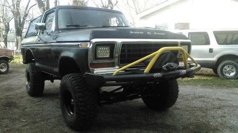 1978 Ford Bronco - A modified 1978 Ford Bronco is parked outdoors next to another vehicle.