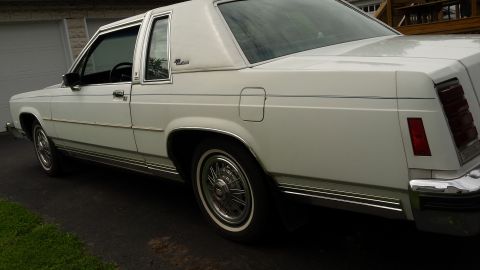 1986 Ford Crown Victoria photo