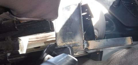 1992 Ford Bronco - Front tray clearance.