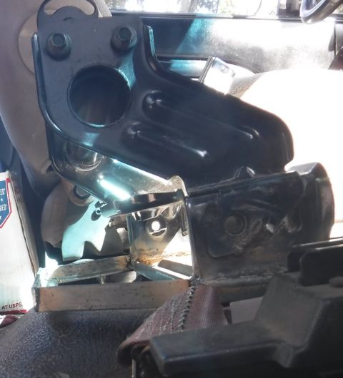 1992 Ford Bronco - Rear tray clearance.