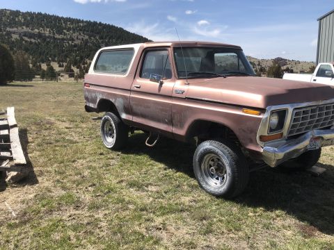 Brown 1978 Ford Bronco with white top, 3/4 front view