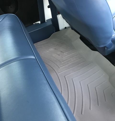 1995 Ford Bronco - Interior shot showing blue seats and a floor mat with the Supermotors logo visible at the bottom.