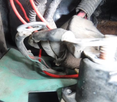 1992 Ford Bronco - Shortly before doing the 3G alternator upgrade, I noticed the old charge cable was dangerously exposed.