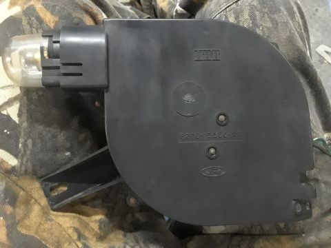 1985 Ford Bronco - Interior light assembly for a Ford Bronco, showing part number E2TB-13B00-AA.