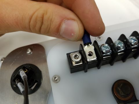 1978 Ford Bronco - Connecting a wire to a terminal block, with a Supermotors logo visible.