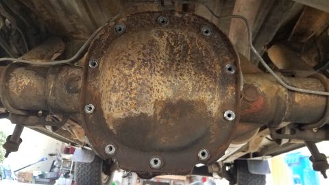 1985 Ford Bronco - The heavily rusted rear differential cover is bolted to the axle housing.