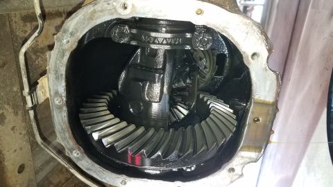 1985 Ford Bronco - Close-up view of the internal gears of a vehicle's differential, with a Supermotors.net watermark visible.