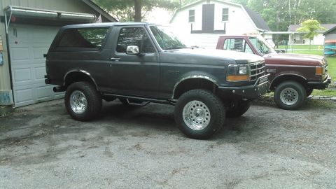 1992 Ford Bronco photo