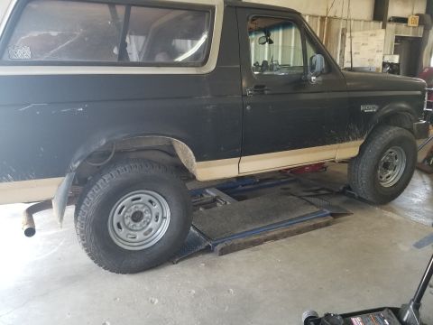 1983 Ford Bronco - While the E6000 was curing on the disc axle's cover, I got the tires (Cooper AT3s) swapped to the 2006 van rims. Yeah, I know they're not s…