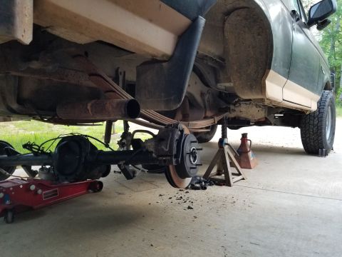 1983 Ford Bronco - The U-bolts needed washing (I'm reusing them temporarily to find out what length to buy), but while they're drying, I'll put everything els…