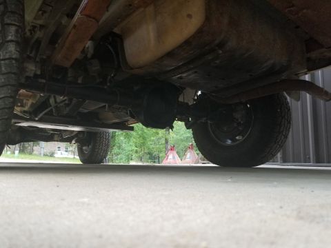 1983 Ford Bronco - The leaf spring & sway bar U-bolts were the last things to go on. The driveshaft angle looks good, but I haven't measured it yet. I reverse…