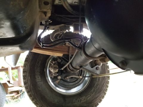 1983 Ford Bronco - The van hose (F2UZ-2282-A) fit the Bronco frame & brake line. [url=https://www.supermotors.net/registry/media/266155] https://www.supermoto…