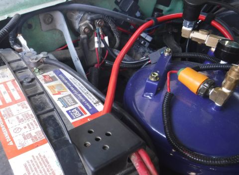 1992 Ford Bronco - Quick disconnect (tucked out of view) wiring pigtail added at battery.