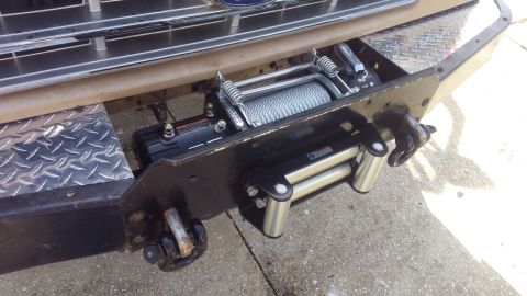 1990 Ford F-250 - how the winch looks mounted.
