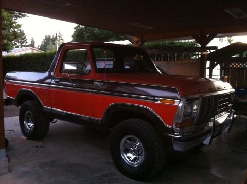 1978 Ford Bronco - This two-tone 1978 Ford Bronco features a red lower body with a brown upper section and trim.