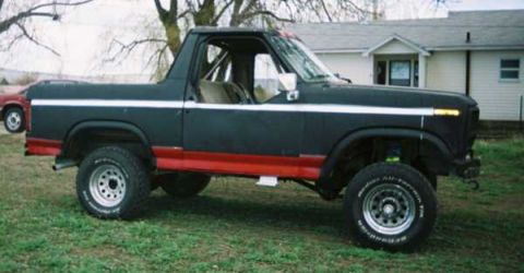 1983 Ford Bronco - side