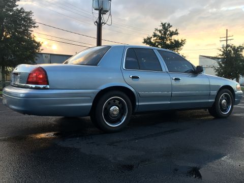 2006 Ford Crown Victoria photo